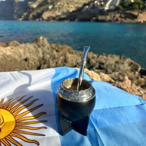Mate Torpedo de calabaza forrado en cuero con virola labrada